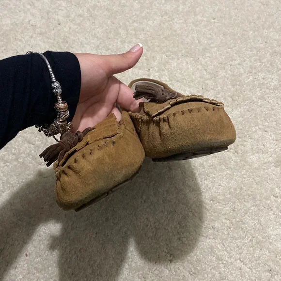 Ugg’s Moccasins Slippers - Picture 5 of 8